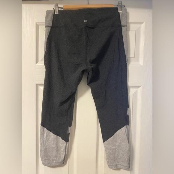 Gap Fit gray leggings excellent used condition. - Picture 2 of 6